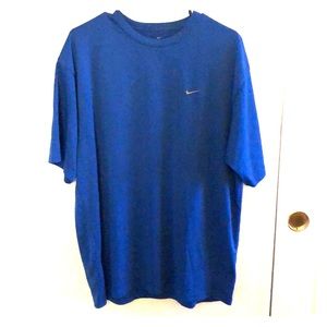 NIKE Men's Athletic/Workout Shirt